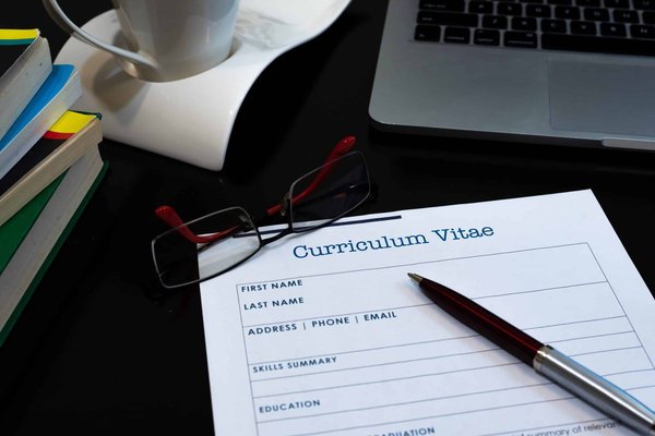Pourquoi utiliser un outil en ligne pour créer un CV ?